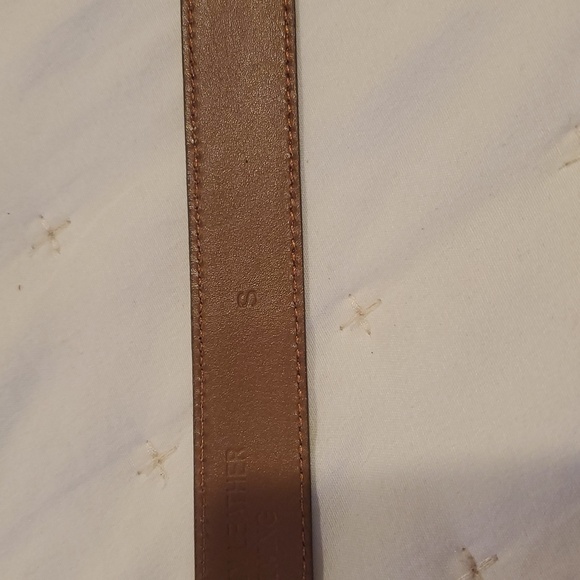 Timeless Brown Leather Belt with Silver Buckle - Picture 5 of 6